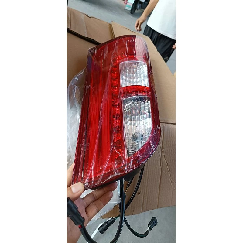 RIGHT REAR COMBINATION LIGHT W23604.45400.01W